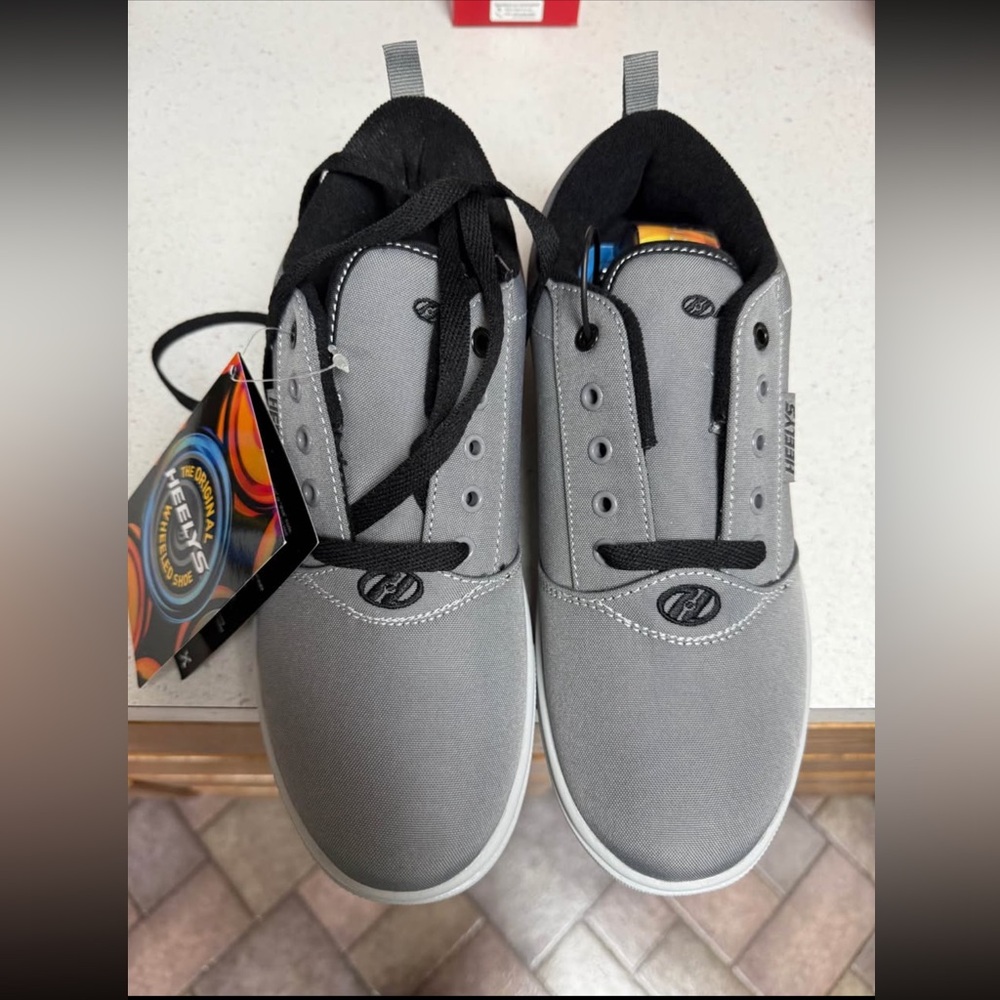 NWT Heelys, Size 8. Grey and Black